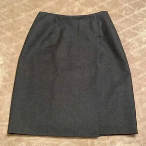 Hugo Buscati Collection Gray Wool Skirt, size 6.